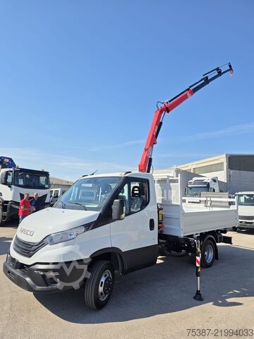 Trīspusēja pašizgāzēja furgons Iveco Daily 35