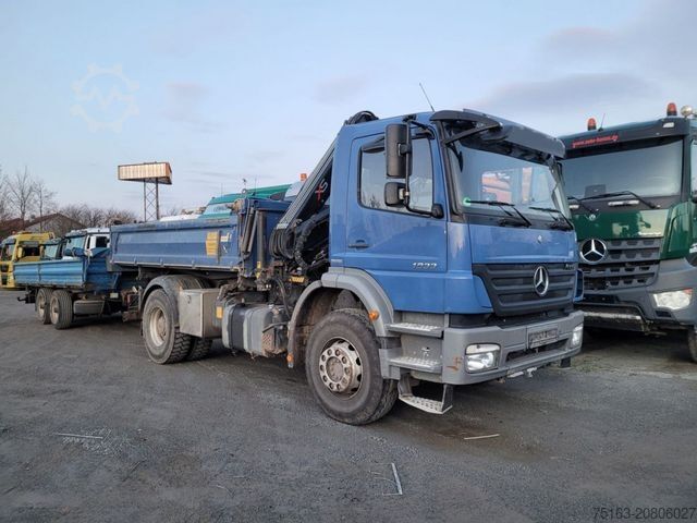 Trojstranný sklápací nákladný automobil MERCEDES-BENZ Axor 1833 K 2-Achs Kipper Kran iferst