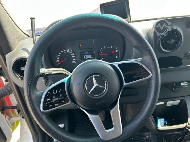Пожарная машина MERCEDES-BENZ Sprinter 519 / 4x4 / RTW / WAS / Trage