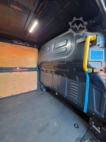 Minibus MERCEDES-BENZ Vito Kasten 110 Kamera Tempom. Klima Tüv neu E6