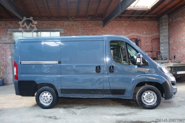 Slēgtais furgons PEUGEOT Boxer Kasten L1 H1 Klima Kamera Tempo Tüv E6