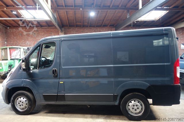 Slēgtais furgons PEUGEOT Boxer Kasten L1 H1 Klima Kamera Tempo Tüv E6