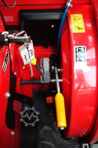 Sonstige CARRARO TTR 4400 Traktor 4x4 Inkl. Mähwerk/Winterdienst