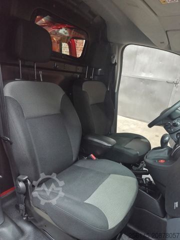 Slēgtais furgons RENAULT Kangoo Rapid Extra 2xSchiebet. TüvServiceNeu AHK