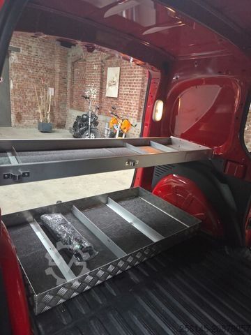 Slēgtais furgons RENAULT Kangoo Rapid Extra 2xSchiebet. TüvServiceNeu AHK