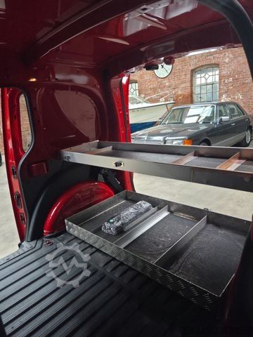 Slēgtais furgons RENAULT Kangoo Rapid Extra 2xSchiebet. TüvServiceNeu AHK