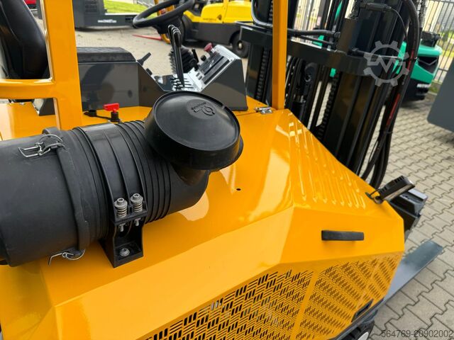 štvorcestný vysokozdvižný vozík Combilift CB3000// LPG // 2017 year /Toyota engine