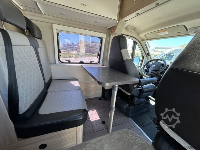 Caravana/autocaravana Fiat Weinsberg Carabus 600 K | 4 Posti Letto | Completamente Attrezzato