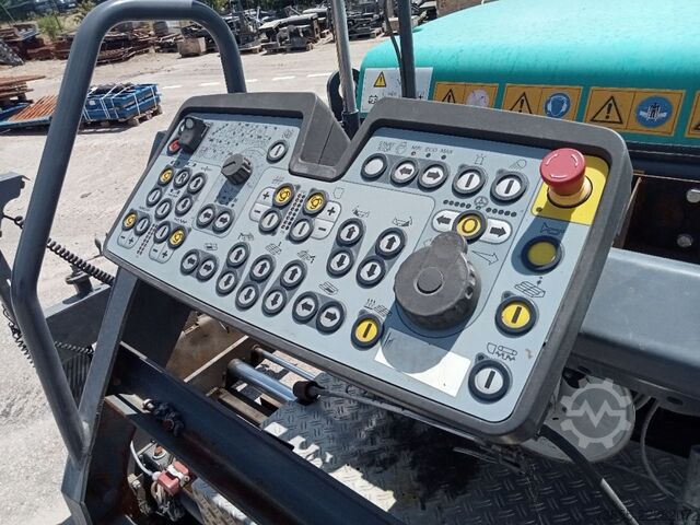 Mesin penghampar aspal Vögele Super 700i