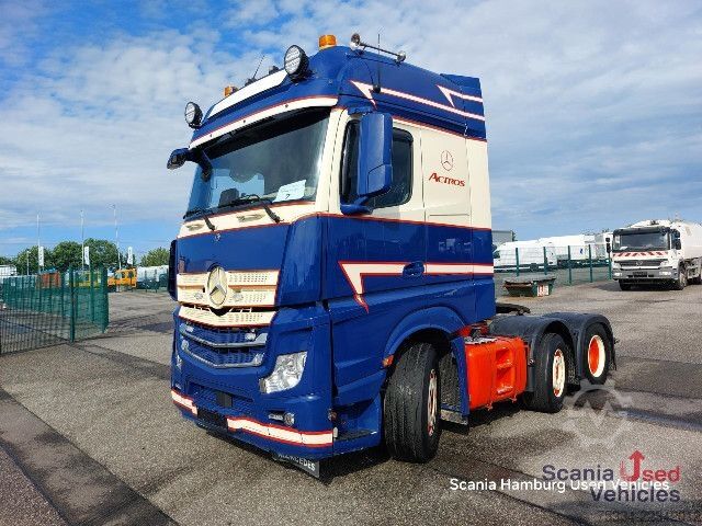 Standaard trekker Mercedes-Benz Actros 2553LS 6x2/4 verstellbare Montageplatte