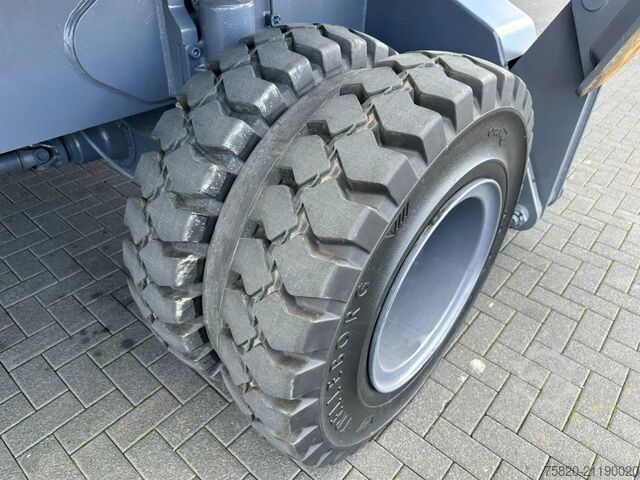 Stroj na manipuláciu s materiálom Fuchs MHL 350  MATERIAL HANDLER/UMSCHLAGBAGGER/OVERSL...