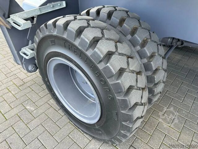 Stroj pro manipulaci s materiálem Fuchs MHL 350  MATERIAL HANDLER/UMSCHLAGBAGGER/OVERSL...