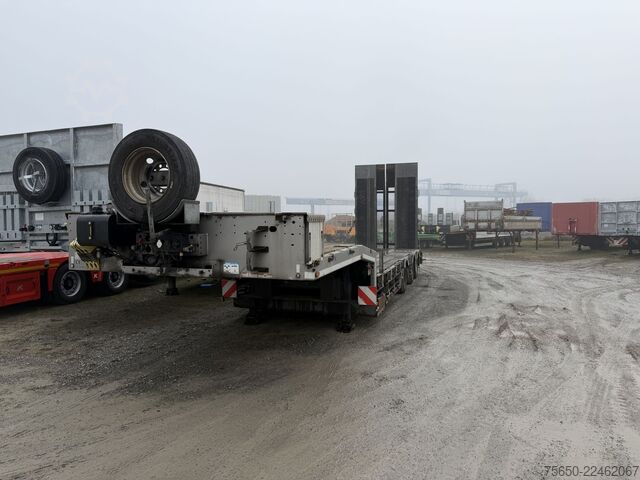 Semiremorcă cu platformă joasă Humbaur HTS30  3 Achs Satteltieflader mit Radmulden