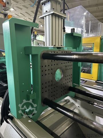 літтєва машина Arburg 320A 500-170 mit dem Angußpicker