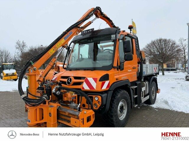 農業機械 Mercedes-Benz Unimog U 318