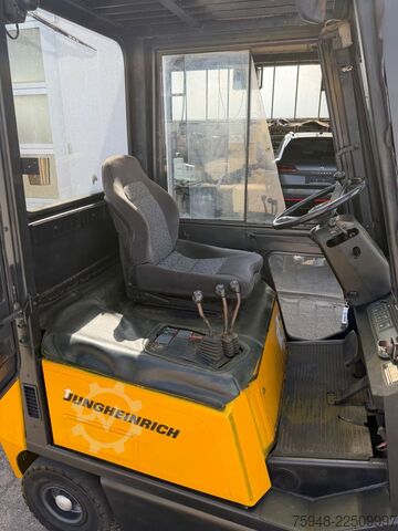 Фронтальний навантажувач вилковий JUNGHEINRICH DFG 160-379 ZT Diesel 4-Zylinder