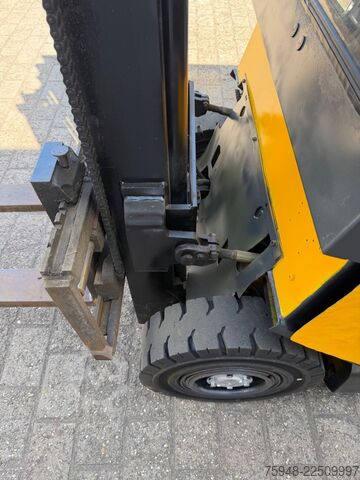 Фронтальний навантажувач вилковий JUNGHEINRICH DFG 160-379 ZT Diesel 4-Zylinder