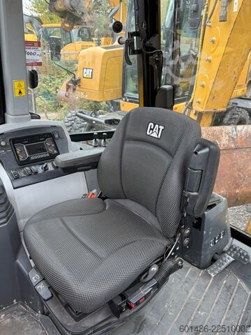 Εκσκαφέας-φορτωτής CATERPILLAR 434 Baujahr 2022 2700 Stunden