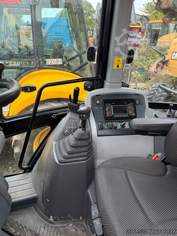 Εκσκαφέας-φορτωτής CATERPILLAR 434 Baujahr 2022 2700 Stunden