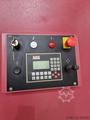 Segatrice a nastro orizzontale a due colonne con avanzamento idraulico BEHRINGER HBE 261 A