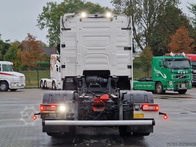Chassis with cab Volvo FH 13.500 Globetrotter 6x2 - I Save - PTO - 4.3...