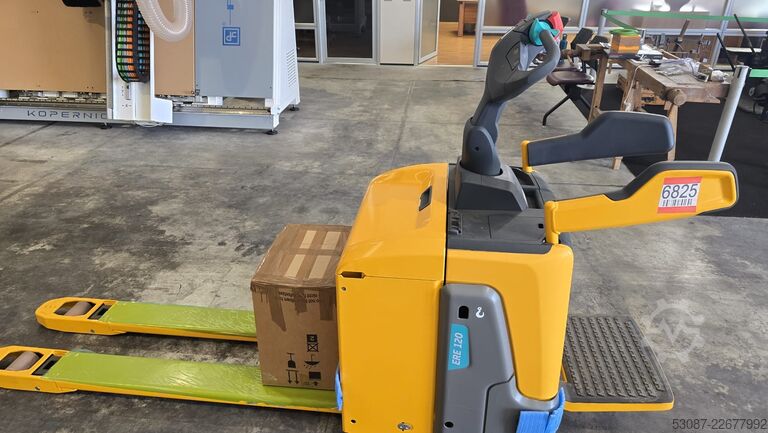 Automatic pallet truck Jungheinrich ERE 120