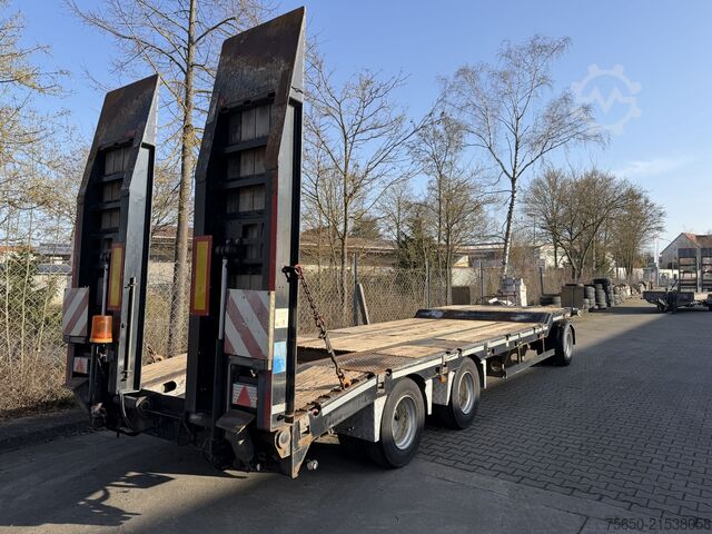 Низкорамный прицеп Schwarzmueller T3  3 Achs Tiefladeranhänger