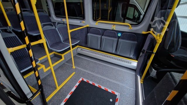 Minibus MERCEDES-BENZ 517 / 515 Frontniederflur mit Ada Systeme