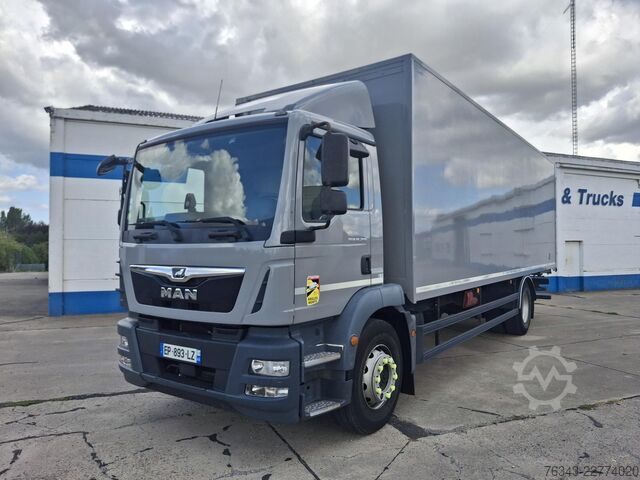 משאית ארגז MAN TGM 18-290 BL  - E6 - RIDEAU A DROITE