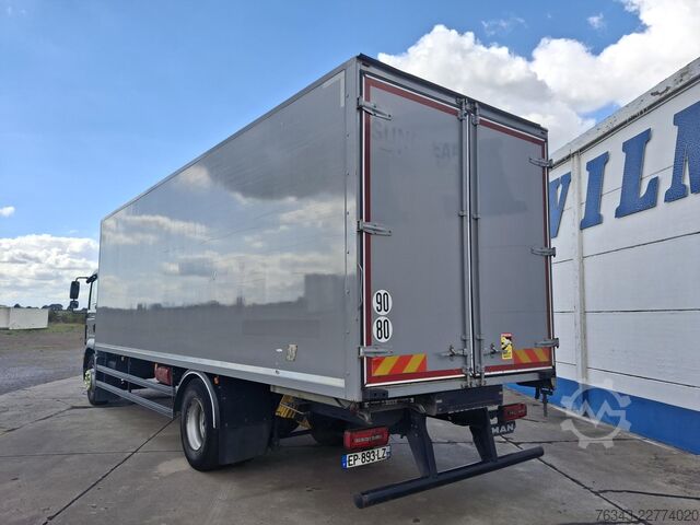 משאית ארגז MAN TGM 18-290 BL  - E6 - RIDEAU A DROITE