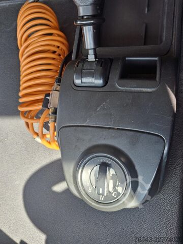 משאית ארגז MAN TGM 18-290 BL  - E6 - RIDEAU A DROITE
