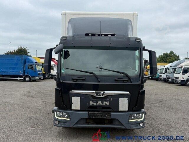 Vrachtwagen met bakwagen MAN TGL 12.250 Koffer 7.20m Ladebordwand1.5t. 1.Hand