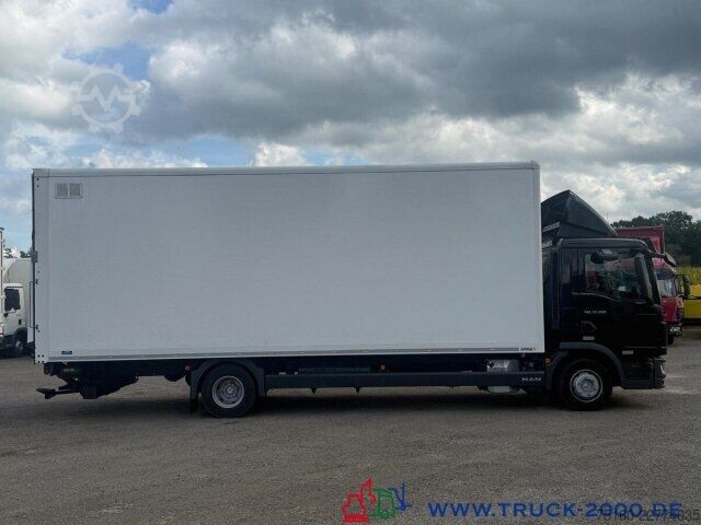 Vrachtwagen met bakwagen MAN TGL 12.250 Koffer 7.20m Ladebordwand1.5t. 1.Hand