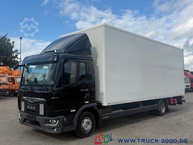 Vrachtwagen met bakwagen MAN TGL 12.250 Koffer 7.20m Ladebordwand1.5t. 1.Hand