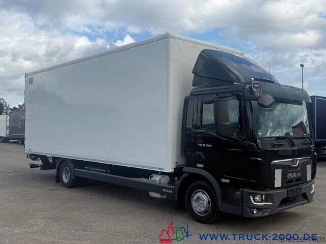 Vrachtwagen met bakwagen MAN TGL 12.250 Koffer 7.20m Ladebordwand1.5t. 1.Hand