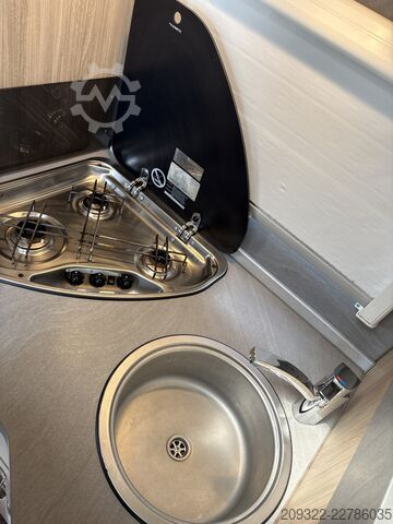Poluintegrisani kamper Fiat Ducato Weinsberg Carasuite 650MF del 2020 | Manuale | Posti letto: 5