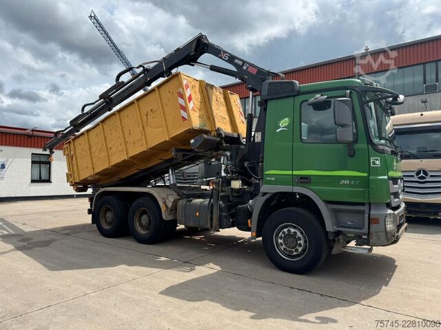 Crane yang terpasang pada truk Hiab HIAB 122 BS-3 HIDUO * NUR KRAN *