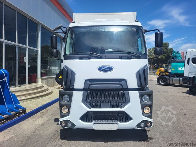 Kapalı kasa kamyon Ford Trucks 1842