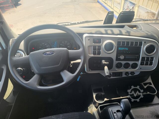 Kapalı kasa kamyon Ford Trucks 1842