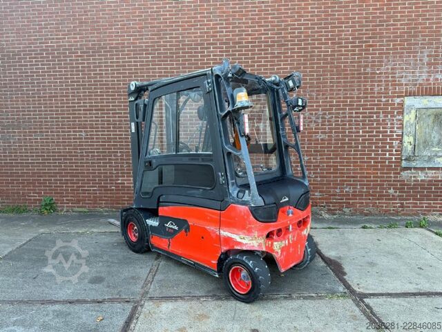 Carretilla eléctrica de 4 ruedas Linde E25L-01