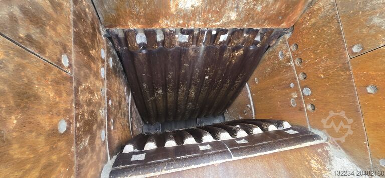 Mobile jaw crusher on tracks Powerscreen Premiertrak 400 jaw crusher