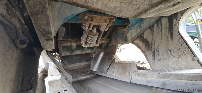 Mobile jaw crusher on tracks Powerscreen Premiertrak 400 jaw crusher