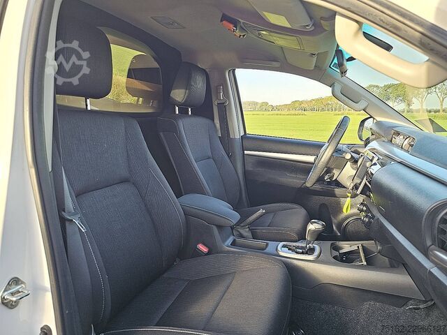 TOYOTA HI-LUX 2.4 UE prix export net 19 950,00 € AC automatique EURO6 attelage Bluetooth banquette a TOYOTA HI-LUX 2.4 EU netto exportprijs 19950,00 ac aut...
