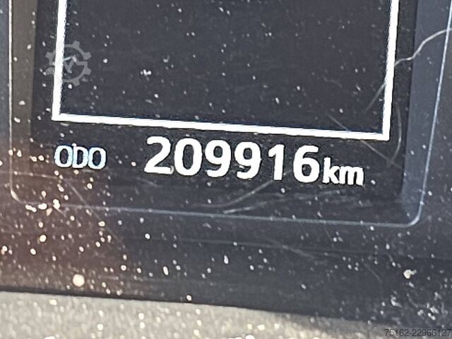 TOYOTA HI-LUX 2.4 UE prix export net 19 950,00 € AC automatique EURO6 attelage Bluetooth banquette a TOYOTA HI-LUX 2.4 EU netto exportprijs 19950,00 ac aut...