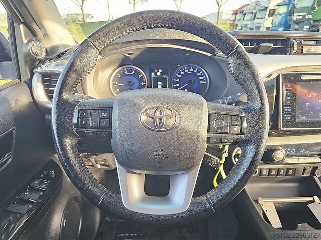 TOYOTA HI-LUX 2.4 UE prix export net 19 950,00 € AC automatique EURO6 attelage Bluetooth banquette a TOYOTA HI-LUX 2.4 EU netto exportprijs 19950,00 ac aut...
