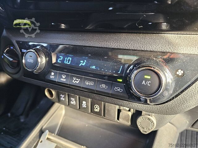 TOYOTA HI-LUX 2.4 UE prix export net 19 950,00 € AC automatique EURO6 attelage Bluetooth banquette a TOYOTA HI-LUX 2.4 EU netto exportprijs 19950,00 ac aut...