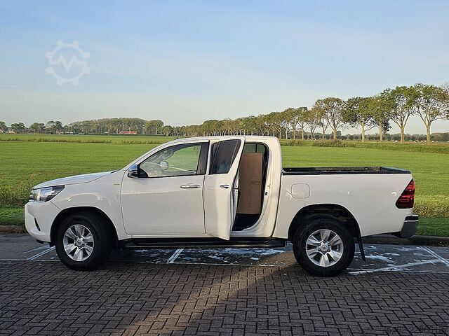 TOYOTA HI-LUX 2.4 UE prix export net 19 950,00 € AC automatique EURO6 attelage Bluetooth banquette a TOYOTA HI-LUX 2.4 EU netto exportprijs 19950,00 ac aut...