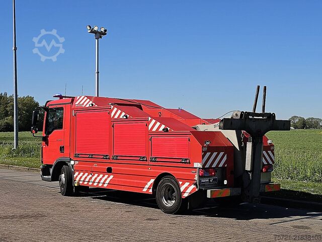 자동차 운송 밴 M.A.N. 8.220 TGL 8.8T BOTTIE LIFT 8T
