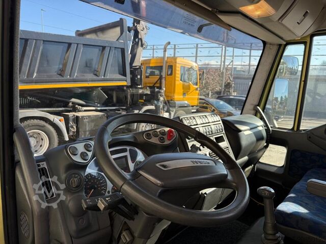 Lkw mit Festaufbau Iveco EUROCARGO 75E17