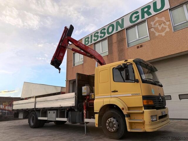 Lkw mit Festaufbau Mercedes-Benz 1828